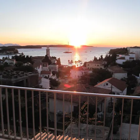 About The Sea - Riviera House Near The Center Of Hvar *